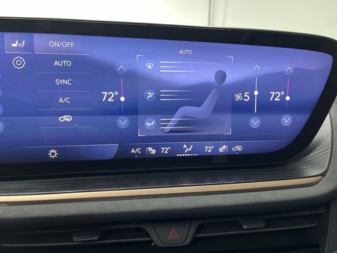 Certified 2025 Buick Envision Sport Touring image 23