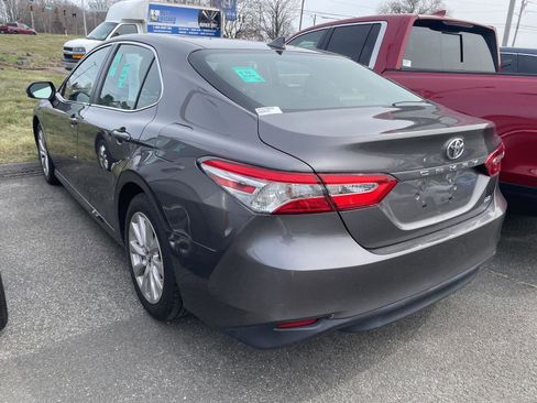 Used 2019 Toyota Camry LE image 4