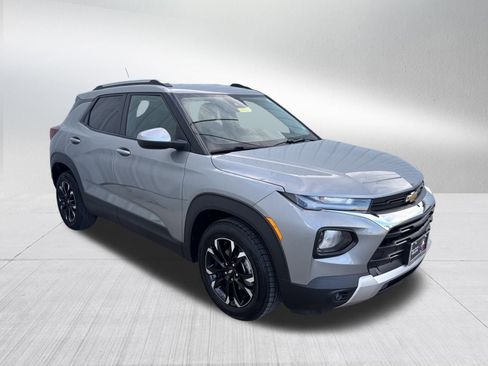 Used 2023 Chevrolet TrailBlazer LT w/ Convenience Package image 3