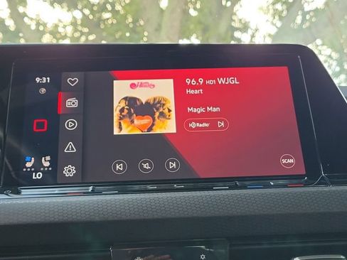 Used 2024 Volkswagen GTI SE FWD image 31