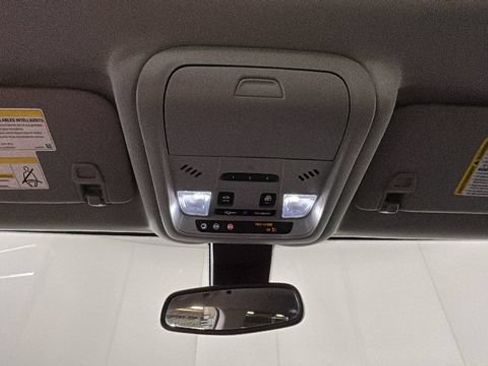 Used 2023 Chevrolet Equinox Premier AWD/4WD image 25