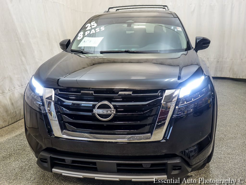 Used 2025 Nissan Pathfinder SL AWD/4WD image 5