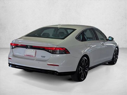 Used 2024 Honda Accord Touring image 5