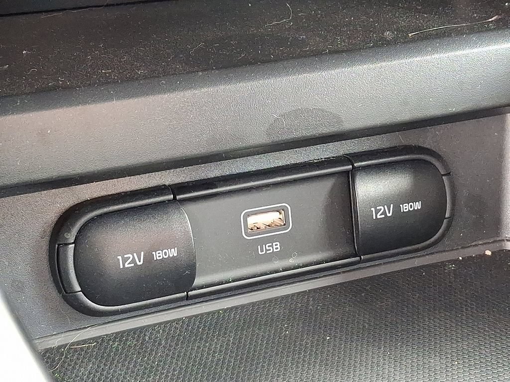 Used 2025 Kia Soul LX w/ LX Technology Package FWD image 24