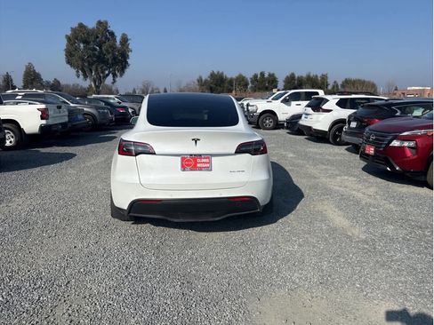 Used 2022 Tesla Model Y Long Range image 8