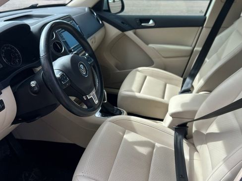 Used 2017 Volkswagen Tiguan S image 9