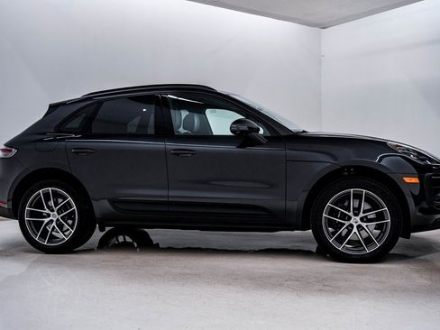 Certified 2025 Porsche Macan image 9
