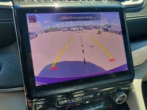Used 2023 Jeep Grand Cherokee Overland w/ Luxury Tech Group IV AWD/4WD image 29