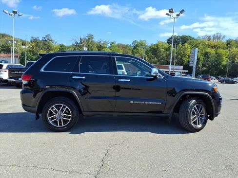 Used 2022 Jeep Grand Cherokee Limited image 3