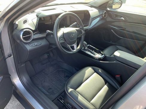 Used 2025 Chevrolet Trax ACTIV w/ Sunroof Package image 15