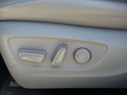 Used 2022 Toyota Highlander XLE FWD image 28