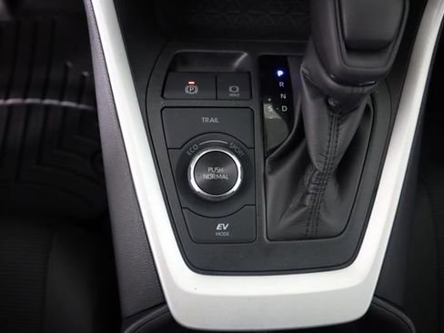 Used 2025 Toyota RAV4 LE image 40