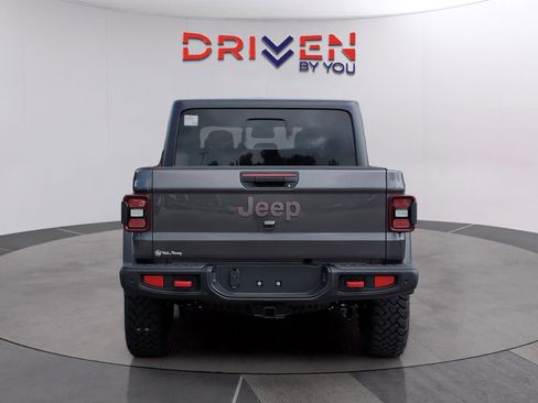 Used 2025 Jeep Gladiator Rubicon w/ Safety Group AWD/4WD image 4
