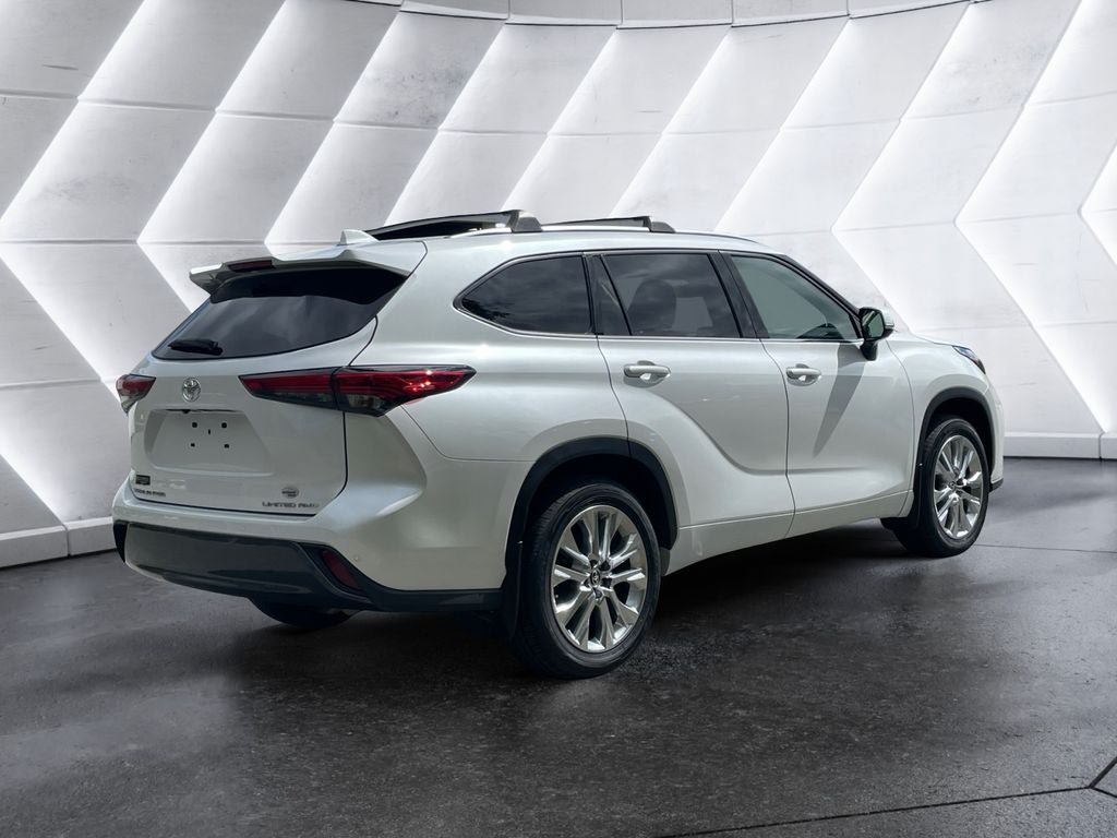 Used 2023 Toyota Highlander Limited AWD/4WD image 6