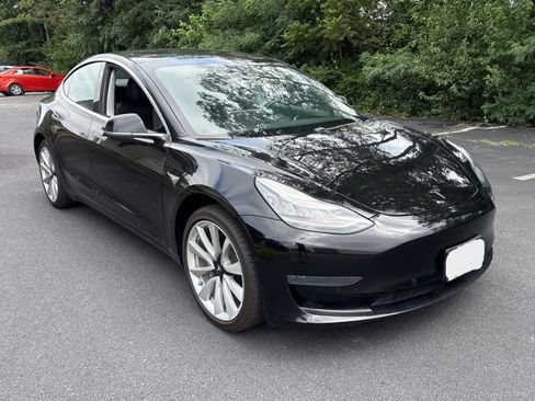 Used 2019 Tesla Model 3 Standard Range RWD image 2