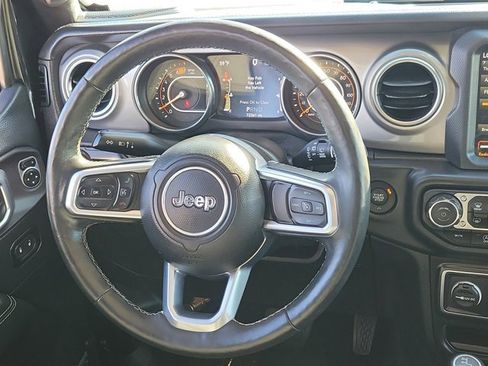 Used 2019 Jeep Wrangler Unlimited Sahara image 16