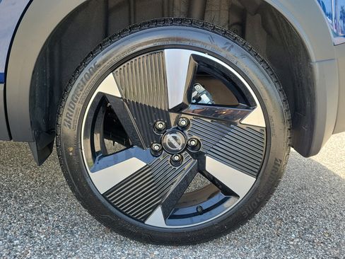 Certified 2025 Nissan Kicks SR FWD image 10