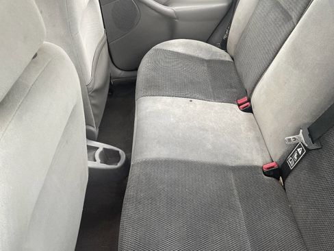 Used 2003 Ford Focus SE FWD image 6