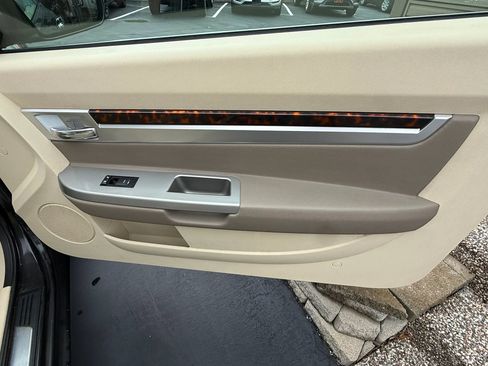 Used 2010 Chrysler Sebring Limited FWD image 18