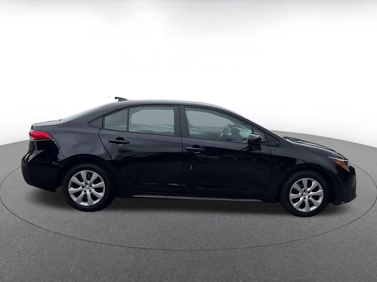 Used 2025 Toyota Corolla LE FWD image 16