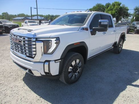 New 2026 GMC Sierra 2500 Denali w/ Denali Reserve Package AWD/4WD image 11