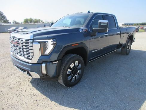 New 2026 GMC Sierra 3500 Denali w/ Denali Reserve Package image 11
