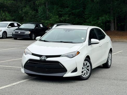 Used 2019 Toyota Corolla LE FWD image 2