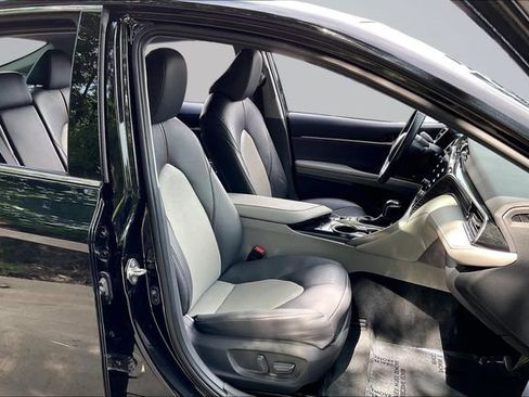 Used 2020 Toyota Camry XLE w/ Carpet Mat Package FWD image 8