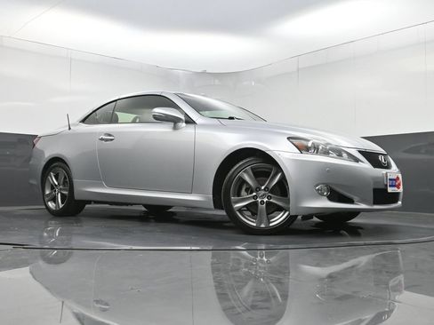 Used 2015 Lexus IS 250C w/ Navigation System Package RWD image 19