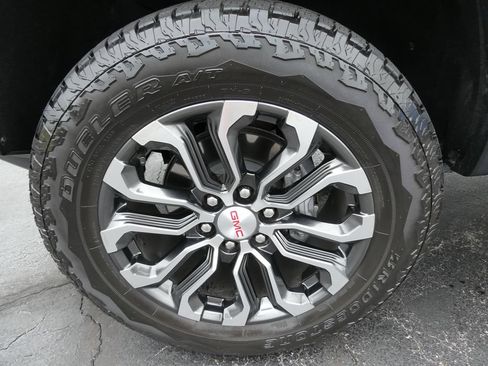 Certified 2025 GMC Canyon Denali AWD/4WD image 11