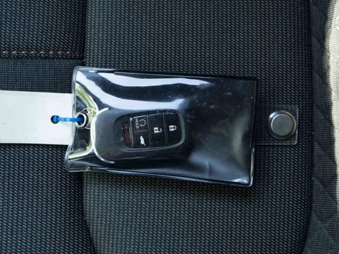 Used 2025 Honda Pilot Sport image 43