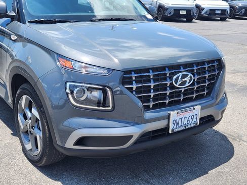 Used 2025 Hyundai Venue SEL FWD image 9