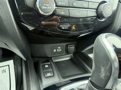 Used 2019 Nissan Rogue SL FWD image 28