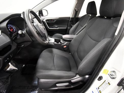 Used 2021 Toyota RAV4 LE AWD/4WD image 14