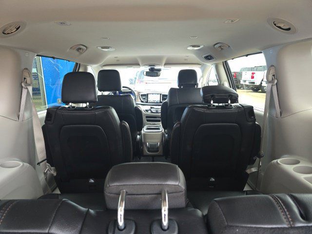 Used 2019 Chrysler Pacifica Touring-L w/ Advanced Safetytec Group FWD image 11