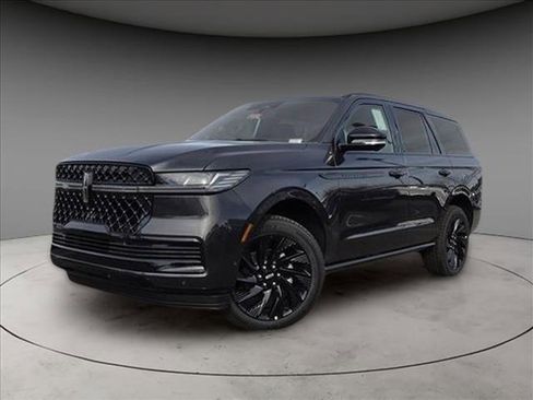 New 2025 Lincoln Navigator Reserve w/ Jet Appearance Package image 1