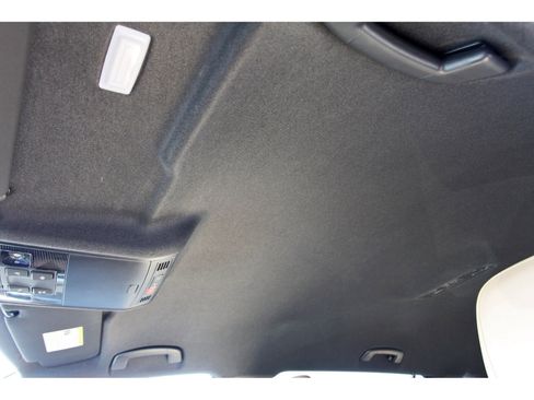 Used 2022 Volkswagen Tiguan SE FWD image 31