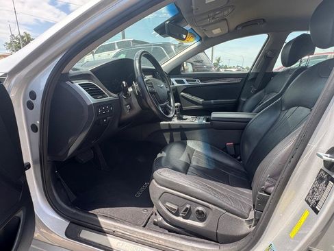 Used 2018 Genesis G80 3.8 RWD image 9
