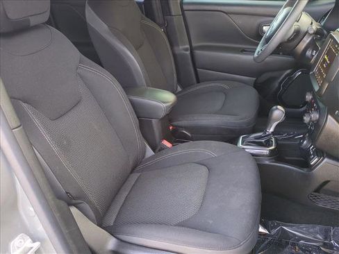 Used 2022 Jeep Renegade Altitude image 21