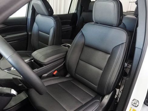 New 2026 Chevrolet Traverse LT w/ Driver Confidence Package FWD image 10