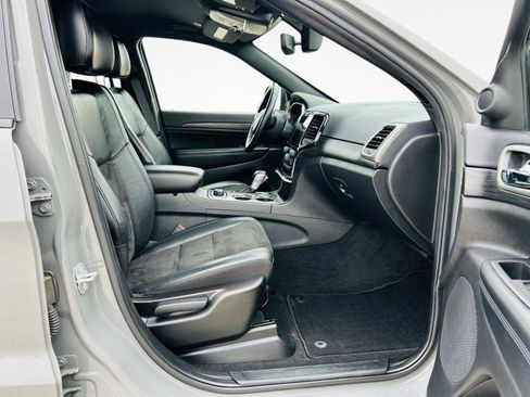 Used 2022 Jeep Grand Cherokee Laredo X image 30