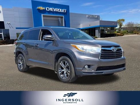 Used 2016 Toyota Highlander XLE AWD/4WD image 1