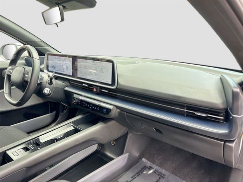 Used 2024 Hyundai Ioniq 6 SE RWD image 29