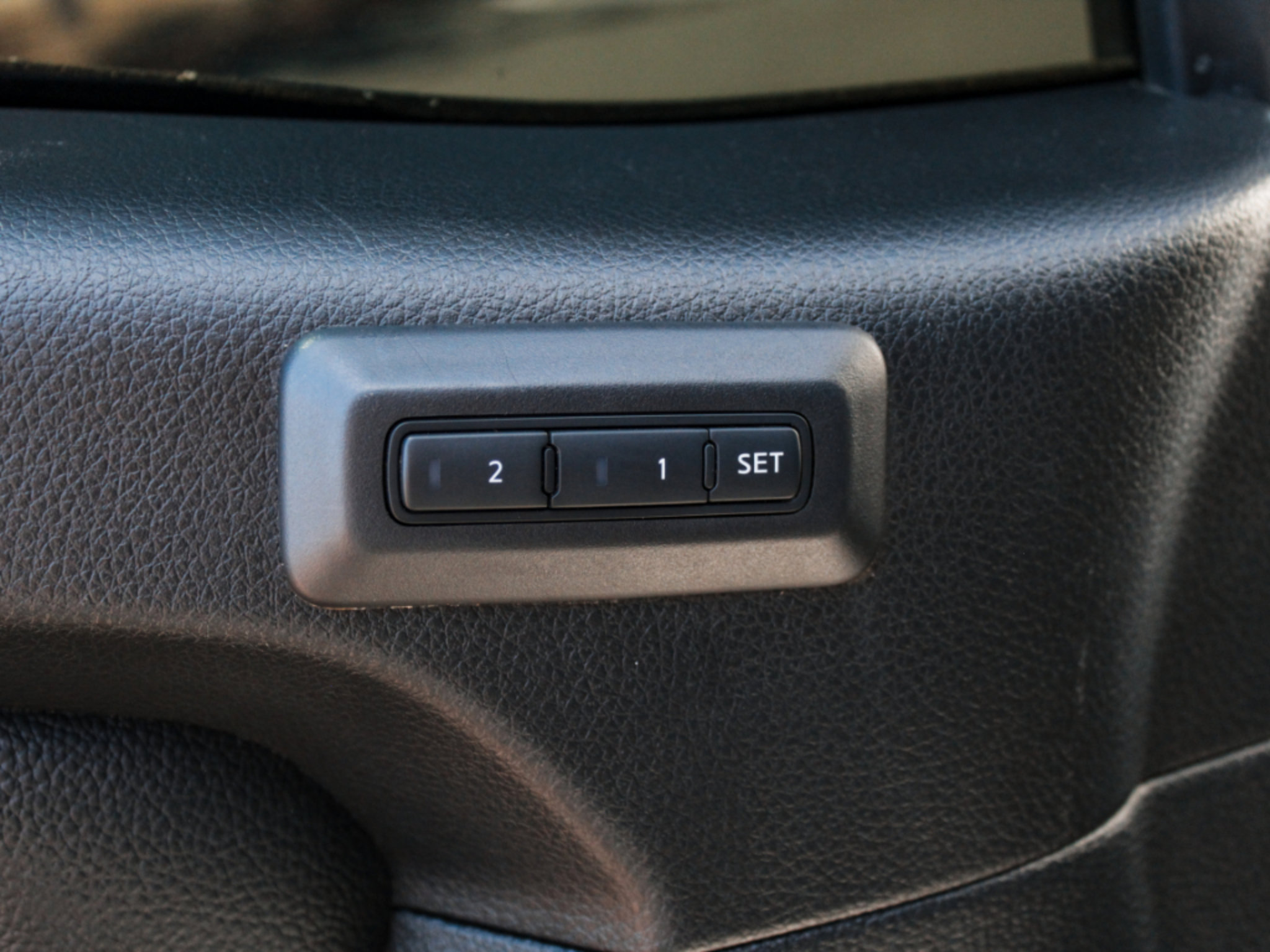 Used 2021 Nissan Titan PRO-4X w/ Pro-4x Convenience Package AWD/4WD image 11