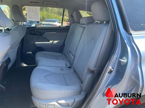 Used 2022 Toyota Highlander LE AWD/4WD image 29
