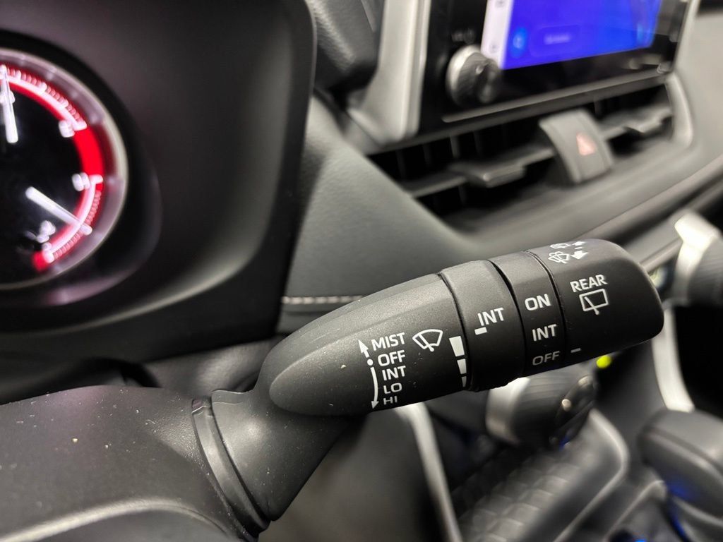 Used 2025 Toyota RAV4 XLE AWD/4WD image 22