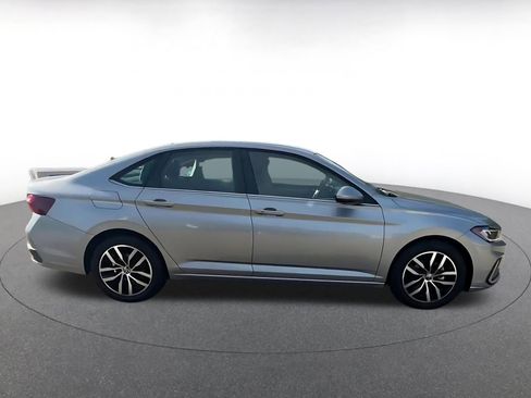 Used 2025 Volkswagen Jetta SE image 15