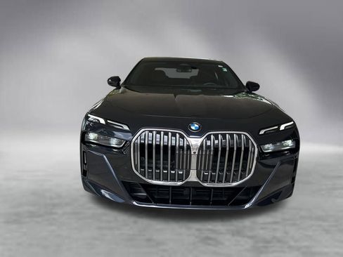 Used 2025 BMW 740i xDrive AWD/4WD image 8