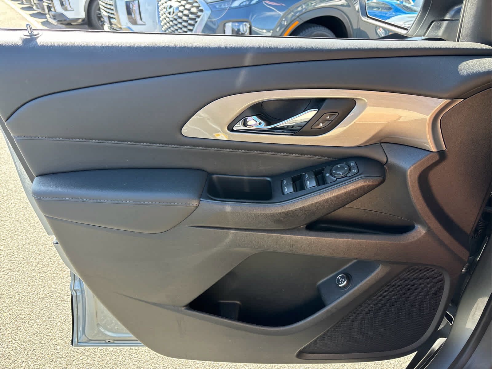 Certified 2023 Chevrolet Traverse LT FWD image 23