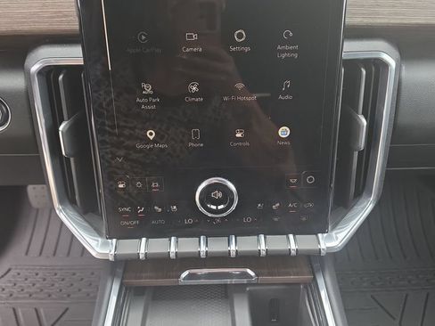Certified 2025 GMC Acadia Denali w/ Super Cruise Package FWD image 31
